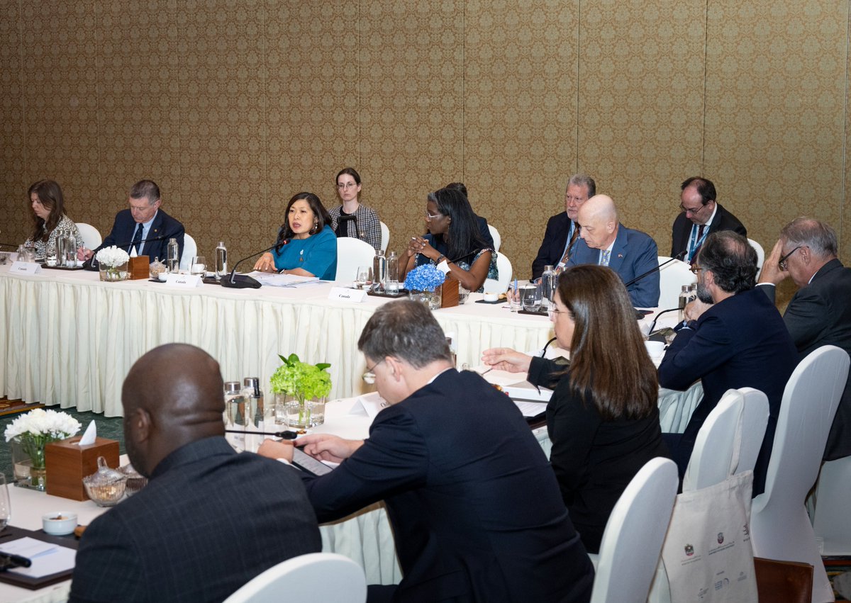 Hier, la ministre Ng a accueilli les membres du #GroupeDOttawa à Abou Dhabi, et ils se sont engagés à agir à l’égard des importantes initiatives de réforme de l’OMC lors de la #CM13 et au-delà.

#WTOMC13AbuDhabi
#RéformeDeLOMC
#CommerceFondéSurDesRègles