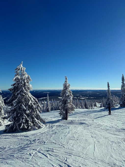 2 pic. Day 1 ⛷️??? https://t.co/y5whh40umv