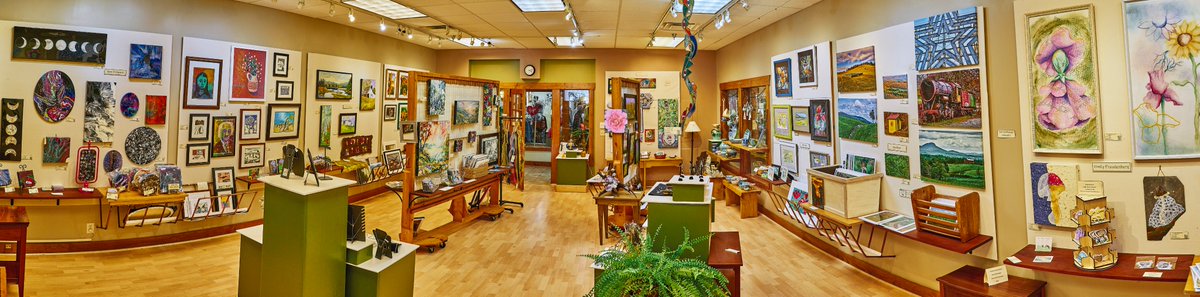 A New Leaf Gallery is located in #Floyd, #Virginia. About 15 local #artists display and sell their original artwork along with Jewelry, sculptures, prints, cards, stickers, etc. The artists take turns running the #gallery. Some of my #photographs are available there. #originalart