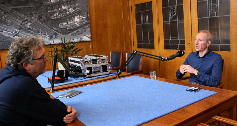 Wat gebeurt er op gebied van #innovatie in de #havens van het #RotterdamMakersDistrict? In de podcastaflevering van de Innovatie Delegatie gaan de experts van <a href="/itanksknowledge/">iTanks</a> met programmamanager <a href="/joukegoslinga/">jouke goslinga</a> hierover in gesprek.

Luister via deinnovatiedelegatie.podbean.com. 🎧