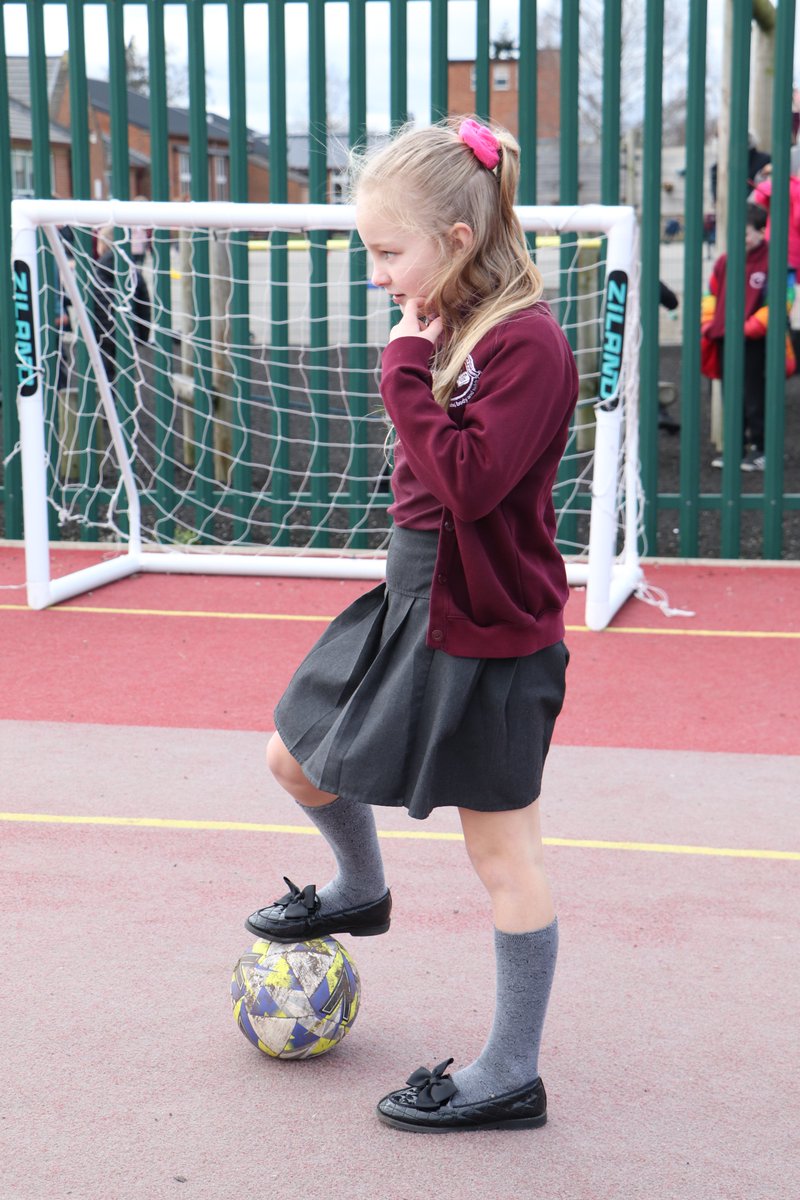 🌟Introducing the @EnglandFootball project led by Mr Aspinall from @CreweFC Football Club. This football program has been launched with the aim of empowering young female footballers and helping girls transition from school football to community provisions. ⛹️‍♀️