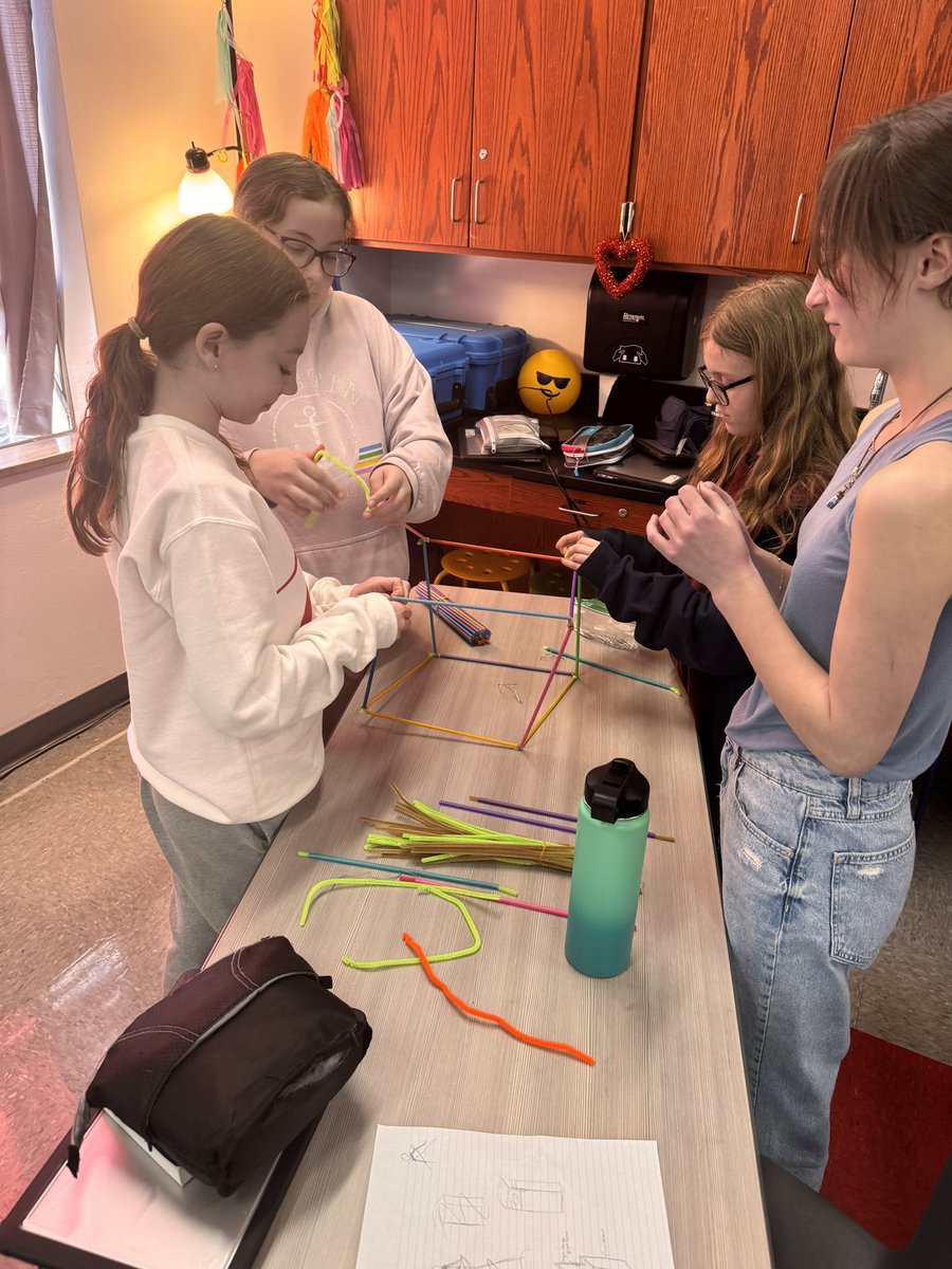 kmdunlap's tweet photo. More tallest towers under construction. 😊 #fairviewadvantage #steam #creste #collaborate @FPSchools https://t.co/GxXWY0iu3Y