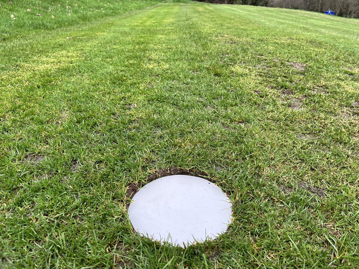 After a long winter it’s nice to get out and do some proper greenkeeping! Tees lightly scarified, blown and cut. Renovated discs going back out after a freshen up over winter as well 👌