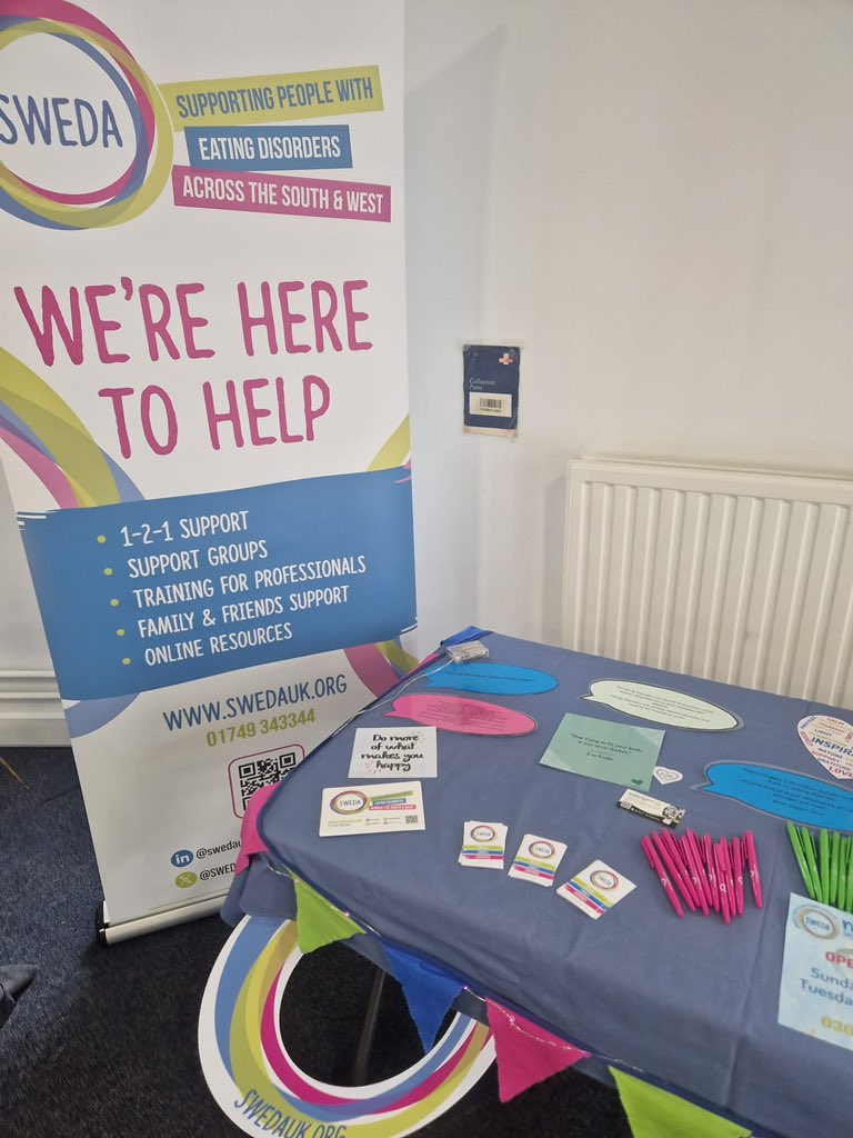 Our lovely Emma has been at <a href="/YeovilCollege/">Yeovil College</a> today to promote #EatingDisordersAwarenessWeek. Did you spot her? Emma has the best positive quotes to brighten your day 💚💙🩷

#edaw2024 #eatingdisorders #recoveryispossible