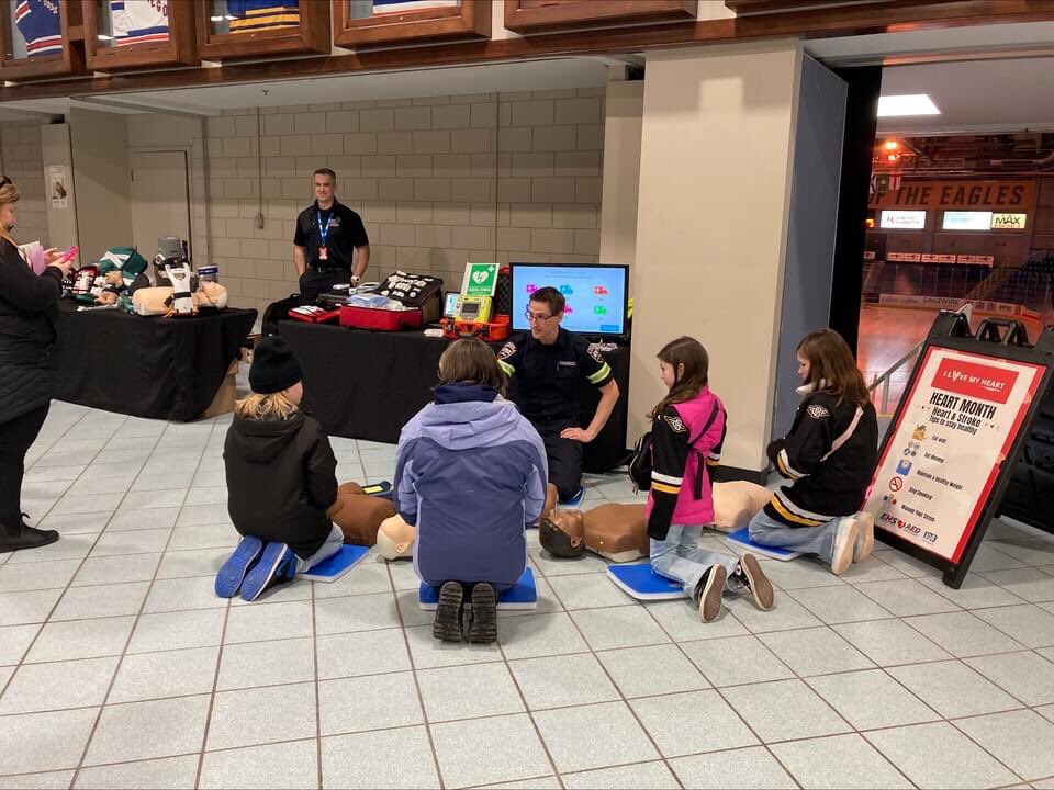 @CWHHAlliance @HeartDocSharon @QEIIFoundation @HealthNS @CWHHC @AUS_SUA @SMUHuskies Paramedics had a great time at the @CBEHockey First Responders Day yesterday, chatting with fans about what paramedics do on a daily basis and showing them how to perform CPR and use an AED. #MyEMSDay #HeartMonth #ParamedicsCare #SaveLivesNS