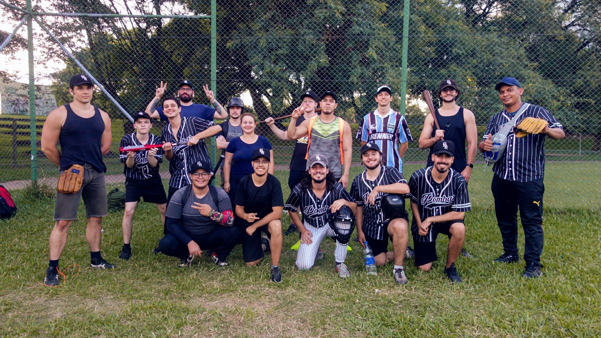 pombaspoa's tweet photo. Mais um treino com mais de 15 atletas, que orgulho! Tivemos novidades com simulação de jogadas de partida para treinar tomada de decisões, e também rolou aquele joguinho interno bacana no fim do dia!

#baseball #beisebol #mlbnobrasil #portoalegre #poa #beisbol https://t.co/GBusdr5m4d