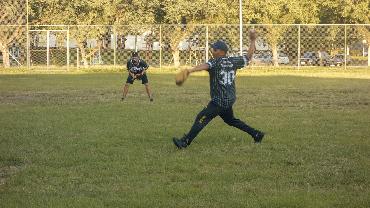 pombaspoa's tweet photo. Mais um treino com mais de 15 atletas, que orgulho! Tivemos novidades com simulação de jogadas de partida para treinar tomada de decisões, e também rolou aquele joguinho interno bacana no fim do dia!

#baseball #beisebol #mlbnobrasil #portoalegre #poa #beisbol https://t.co/GBusdr5m4d