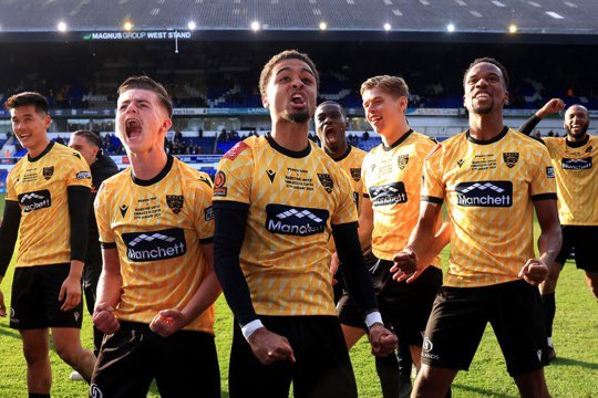 Wishing @maidstoneunited the very best for tonight 💪🏻 It’s been the most amazing run. Tonight I’ll be doing it the proper way - watching on the telly with the sound down and @BBCRadioKent @BBCKentSport commentary on! ⚽️ COME ONNNNNNNN!!!!! #MaidstoneUnited #FACup