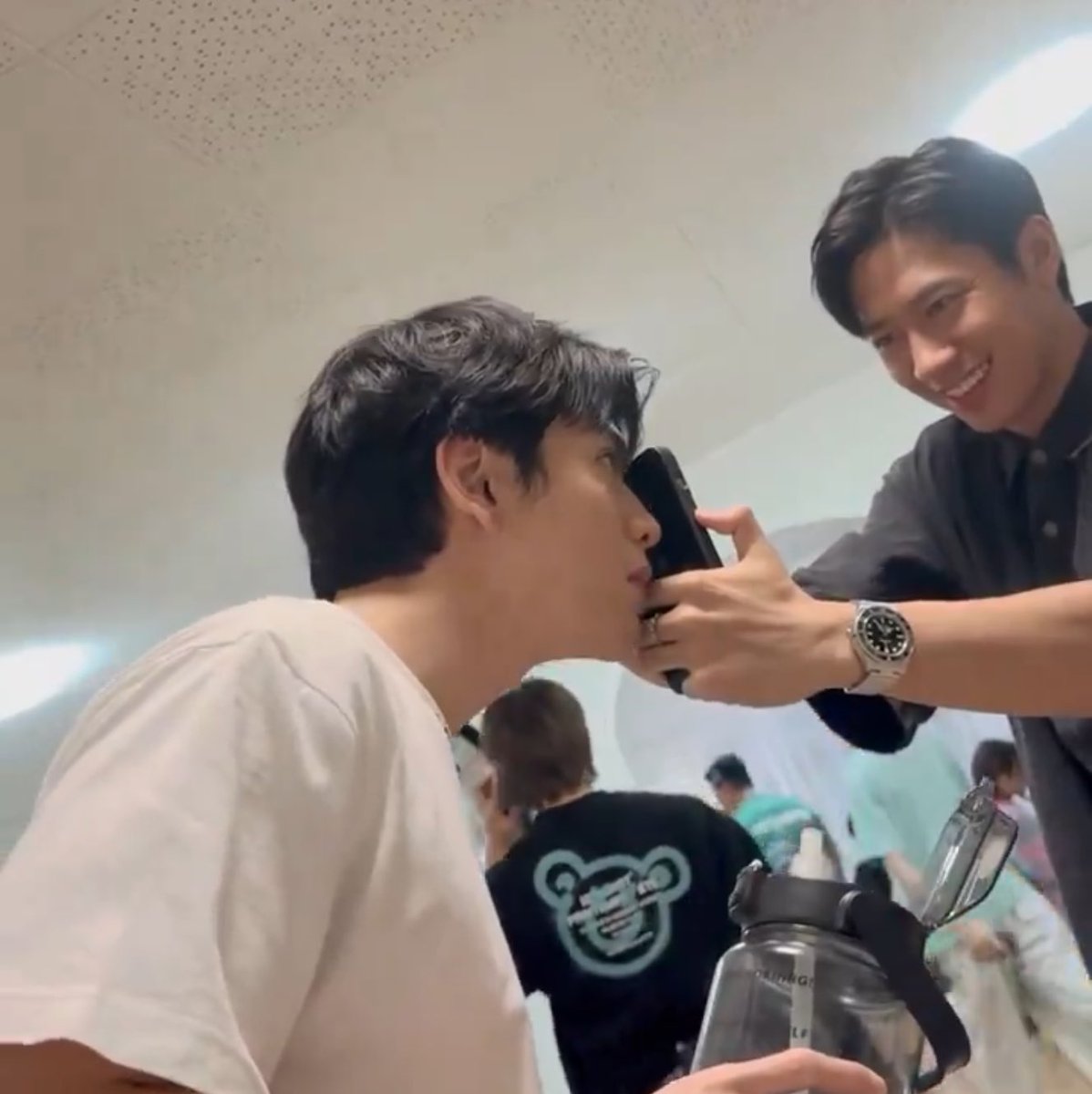 Uarmy_sunshine's tweet photo. พี่ฟีมขอถ่ายรูปหน่อย                                          ได้ดิ้ https://t.co/q0tcPnF03I