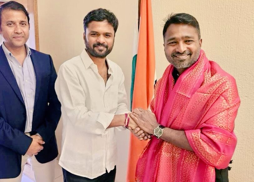 wtitcouncil's tweet image. 💎✨#WTITC Delegation @ Botswana✨💎 

 🇧🇼 Warm Welcome by Indian Ambassador &amp;amp; ICT Ministry to @SundeepMakthala team
🇧🇼 Visits to BITRI, BU, BIH, and Govt. officials 
🇧🇼 Key Agreements Inked, including MoU with #BITC &amp;amp; #BusinessBotswana
🇧🇼 Pledged AI Support 4 Diamond Industry