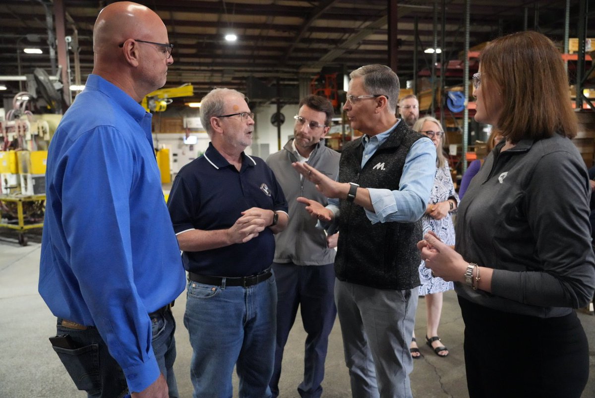 Great to have @ShopFloorNAM in Arizona as part of its #CompetingToWin Tour. @dbseiden joined CEO @JayTimmonsNAM on Friday at @BenchElec & Valley Forge for tours & roundtable discussions on workforce challenges, supply chain, CHIPS, & other key issues impacting AZ manufacturers.