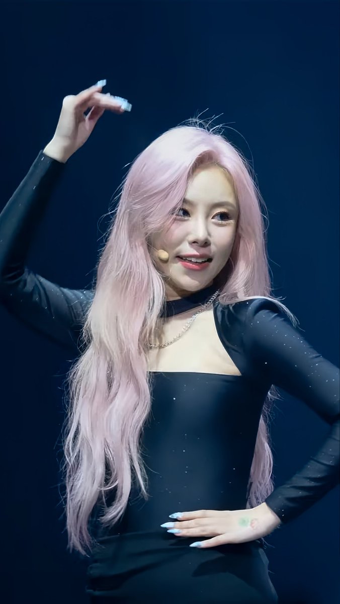 SoWheein's tweet photo. [240225] Whee In 1ST WORLD TOUR [BEYOND] - SEOUL 🩷🍭🌷🎀🍥🖤
.
.
.
#휘인 #WHEEIN #MAMAMOO
#마마무 https://t.co/hPqqBJoR2M