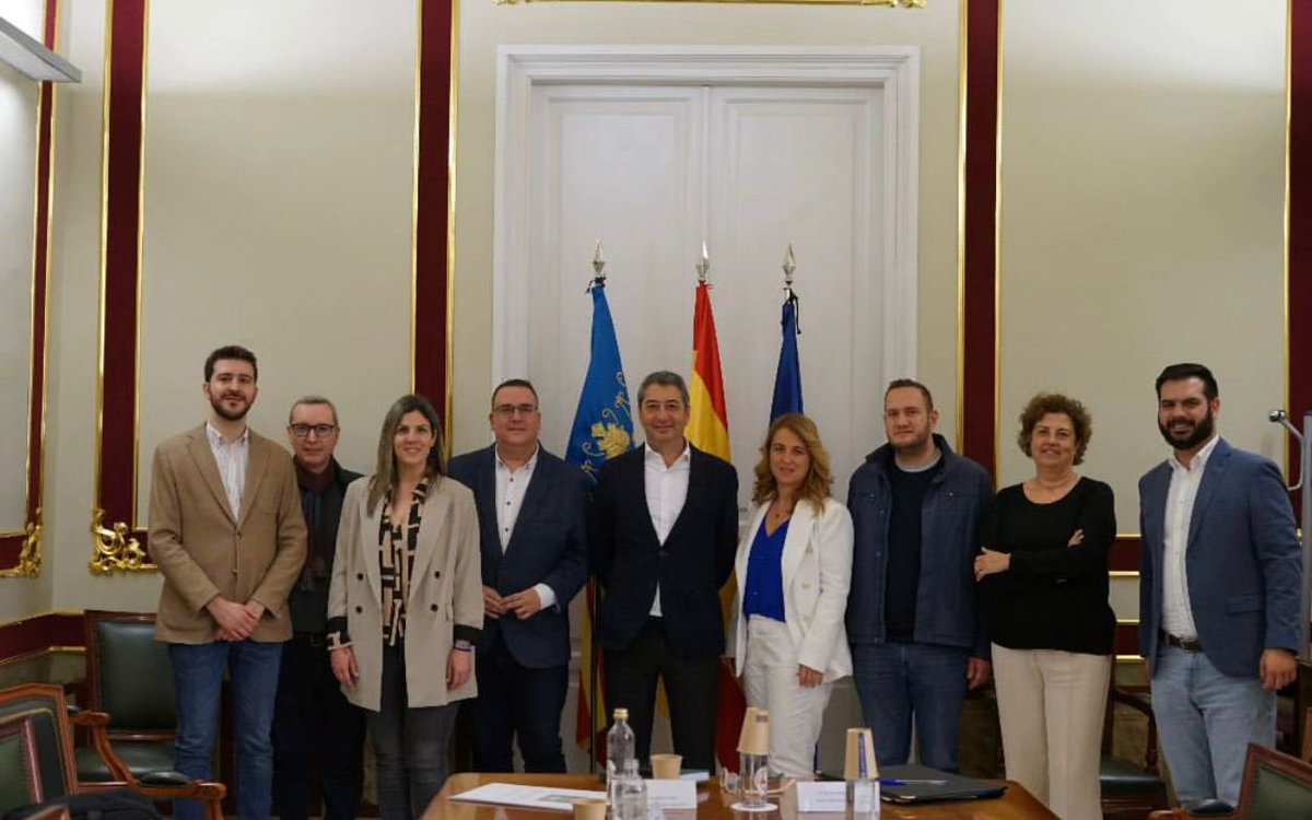 En la constitución d la Comisión de trabajo de Cultura y Deporte de la <a href="/fvmpendirecto/">FVMP</a> d la que seré la coordinadora en representación del PSPV.
Vienen por delante 4 años de defensa y promoción d la autonomía local y d velar por los intereses d los municipios d la Com. Valenciana.