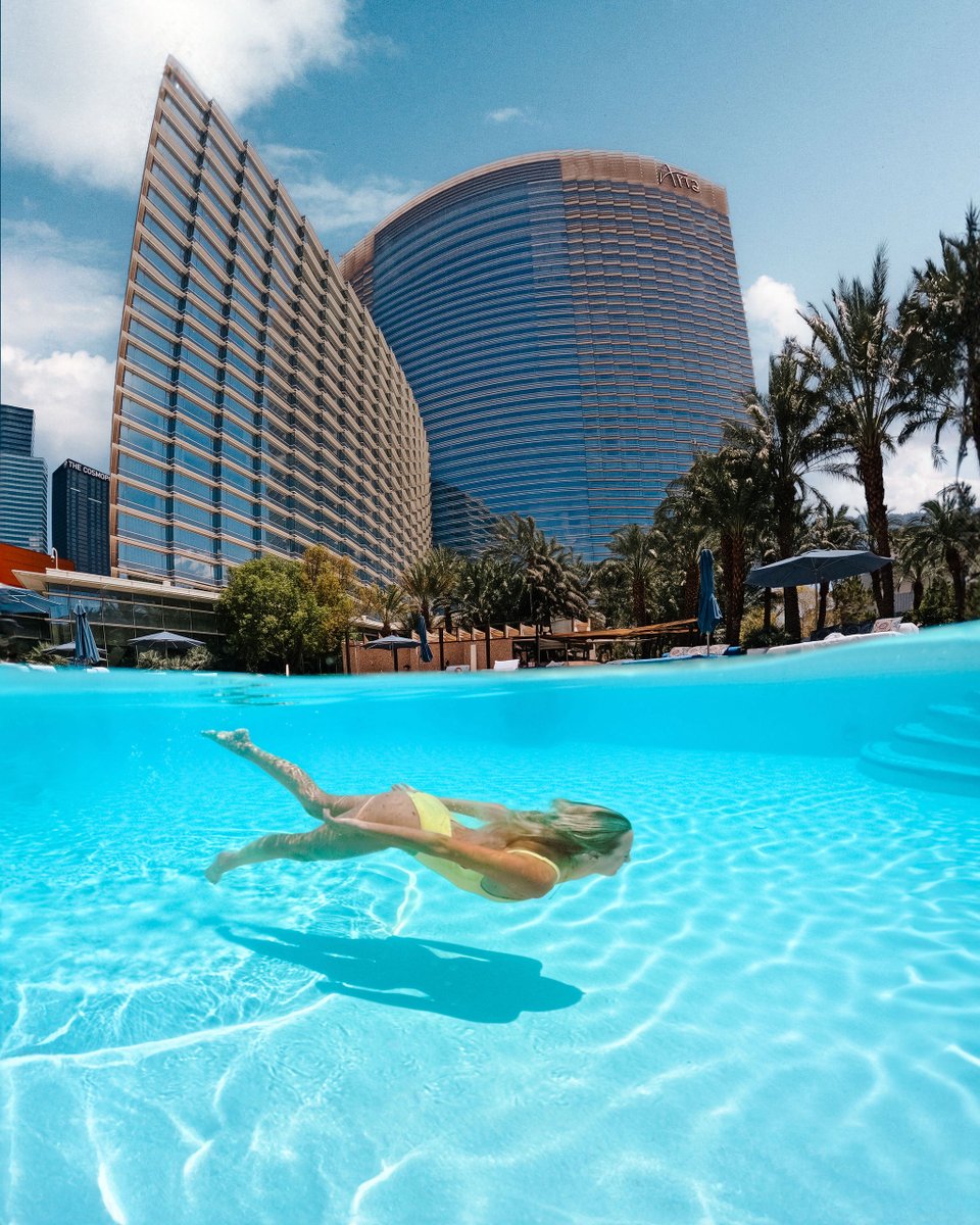 Take the plunge 💦 Pool season in Vegas is now open 9AM - 5PM, daily. Explore daybed and cabana reservations: spr.ly/6014nSDlM Photo courtesy of karlieplace