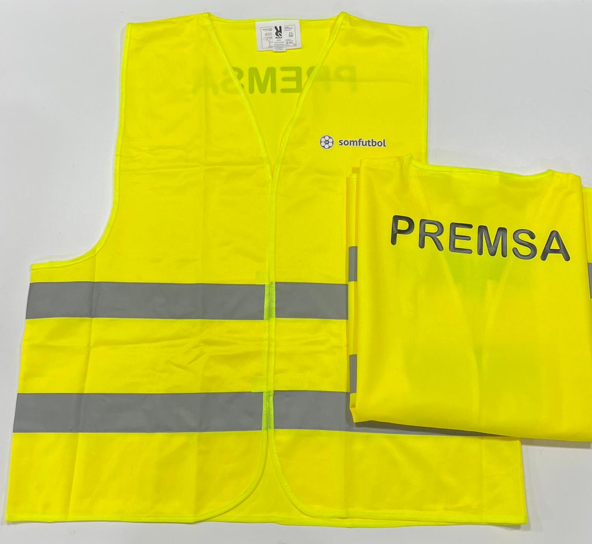 play2015sl's tweet photo. Armilles personalitzades!
@som_futbol
#play #play2015 #personalitza #futbol #somfutbol #premsa #armilla https://t.co/kMJ8811yx7