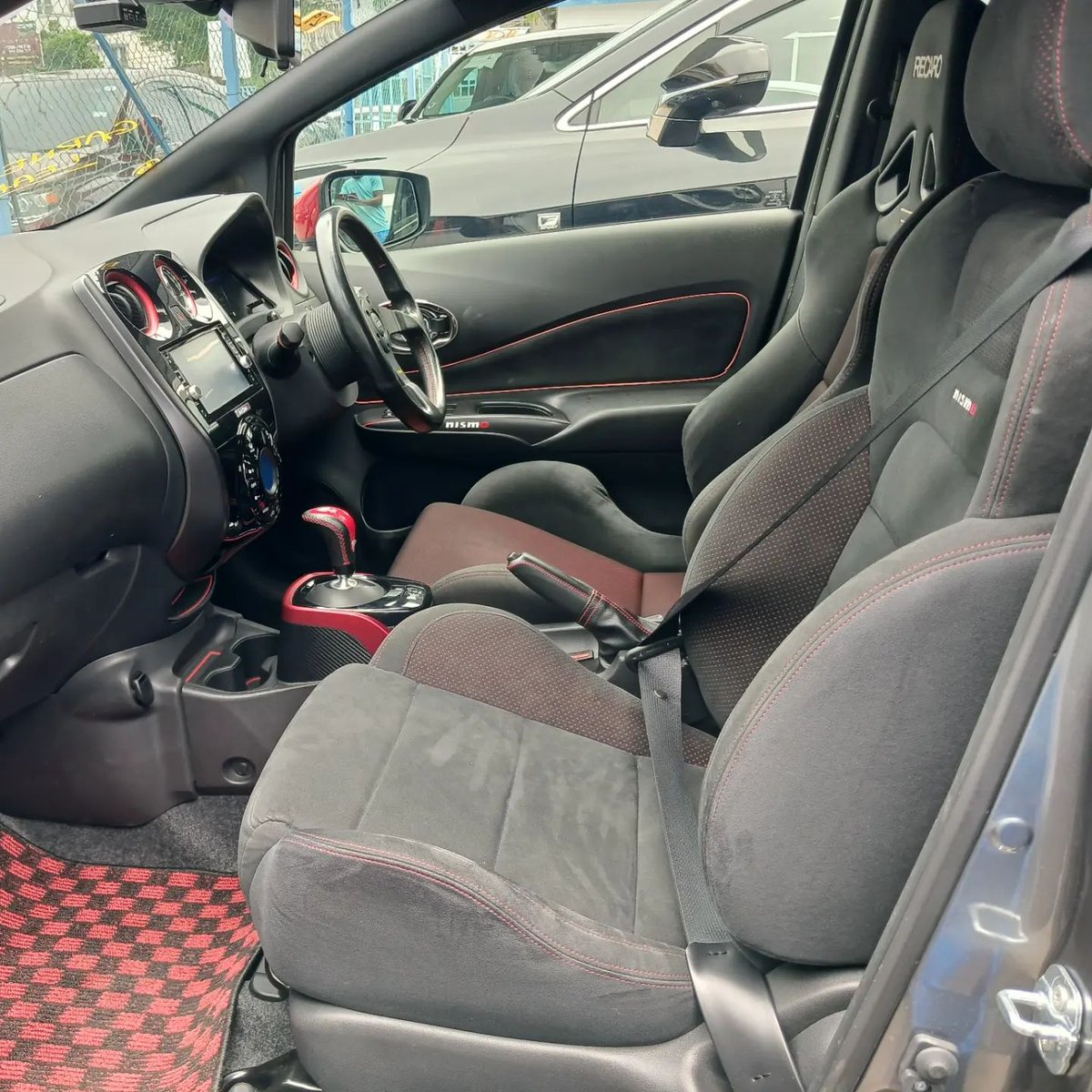 1 hour from Kanairo to Nakuru in this Beast Nissan Note Nismo E-power Year : 2017 Engine :1,198cc 95636km CVT transmission Bucket Seats Parking Sensors Rear spoiler alloys kshs. 1,600,000/= call : 0705030596 Mombasa - Kenya