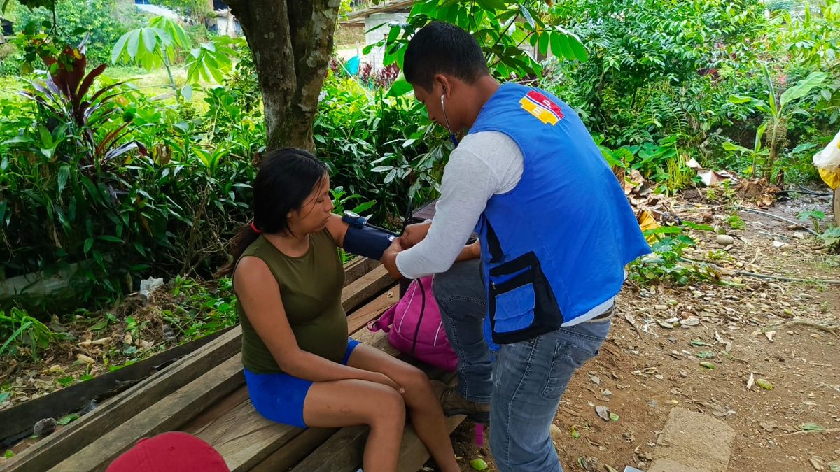 Salud_Napo's tweet photo. #EstoEsEcuador | Hacemos seguimiento médico a personas en estado de vulnerabilidad de las comunidades 5 de octubre y 9 de junio de la parroquia #Cotundo, cantón #Archidona. 

!Salud digna y de calidad para los amazónicos!
#ElNuevoEcuador https://t.co/Y0sbgKh0OR