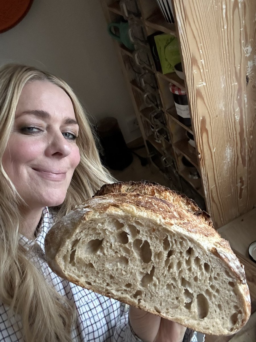 I baked a loaf of #sourdough bread this morning to celebrate my album's one month anniversary. 🎶☕️ 👉lenaanderssen.hearnow.com/state-of-the-l…