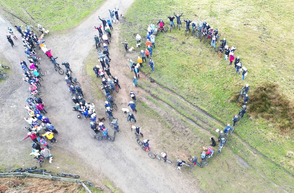 📢EIR Ltd is proposing to mine coal tips in South Wales to evade @WelshGovernment policies against coal mining. This idea is bonkers but local community campaigners are already resisting it ✊ With 100s coal tips, this isn't the way to remediate them🌏 coalaction.org.uk/2024/02/26/bed…