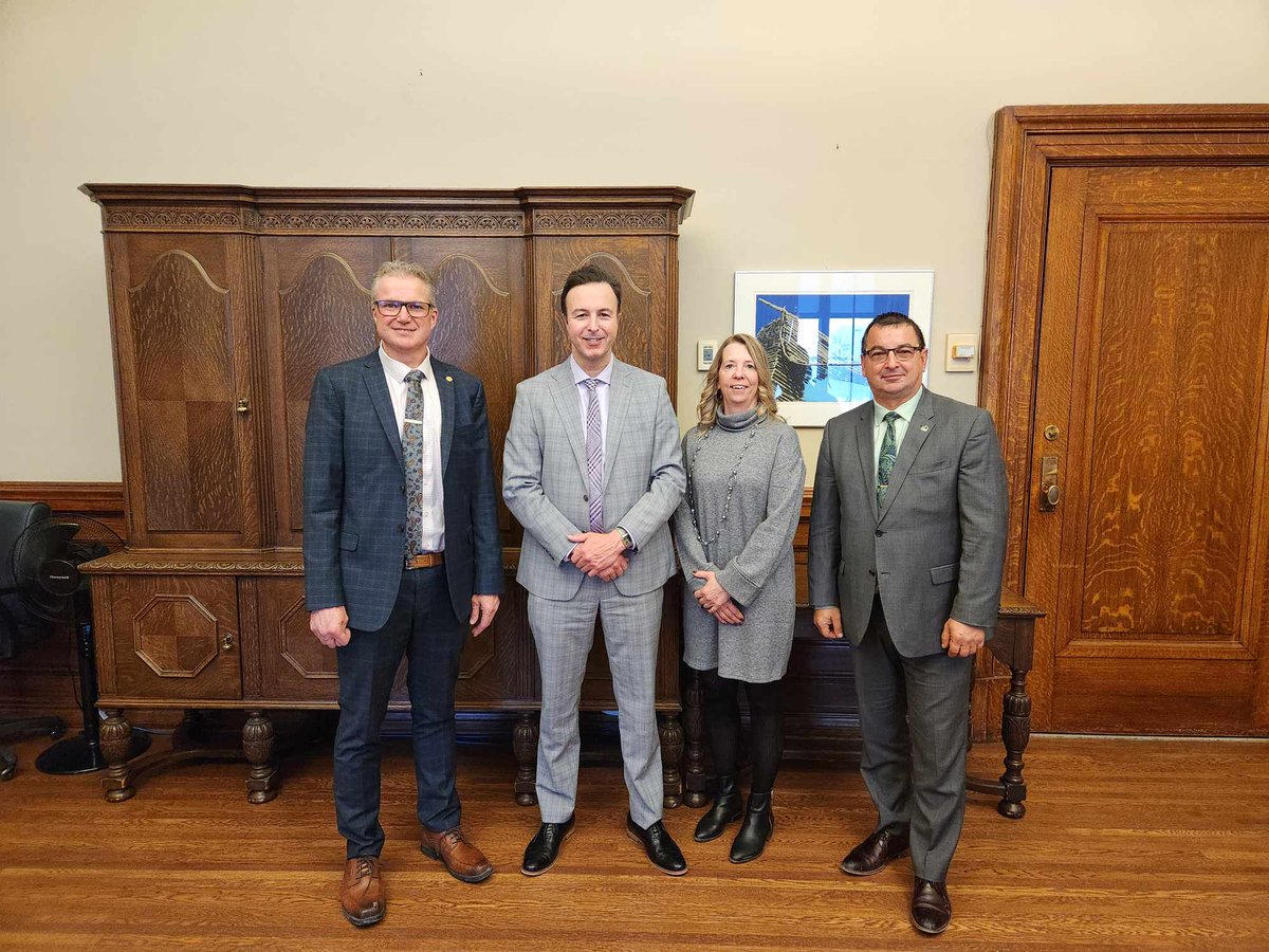 The AMM wishes to thank the Hon. @AdrienLouisSala, Minister of Finance, for meeting this afternoon to discuss municipal priorities related to Budget 2024. #mbpoli #wpgpoli 2024 Pre-Budget Submission⤵️ bit.ly/47u9B85