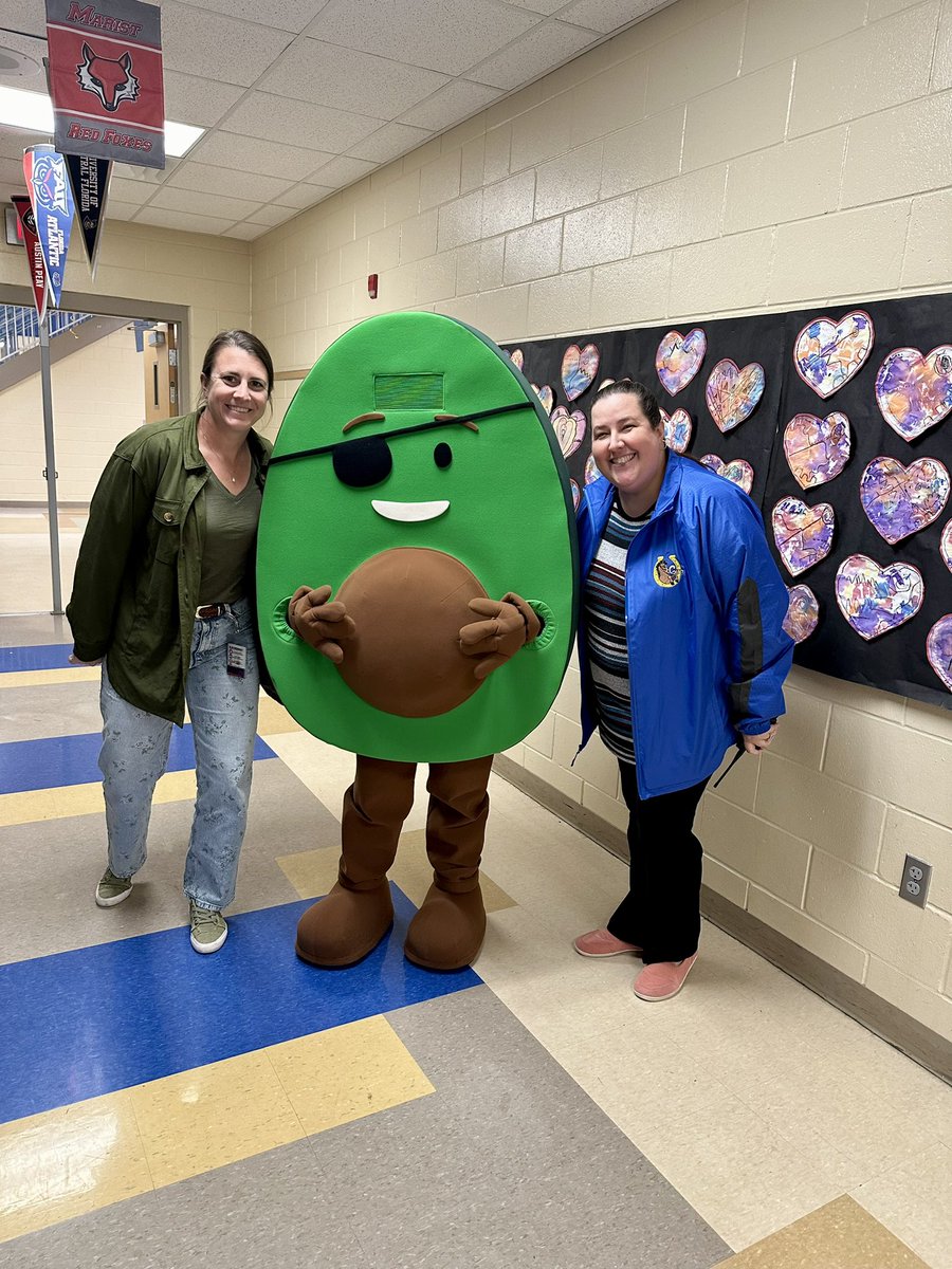 CatalinaES_OCPS's tweet photo. Our  Colts were excited to welcome Captain Jack, one of our Successmaker characters to campus!  Catalina was one of the top OCPS schools for SM- go Colts! ✨🥑 @SavvasLearning https://t.co/pDr7iJ8Y0b