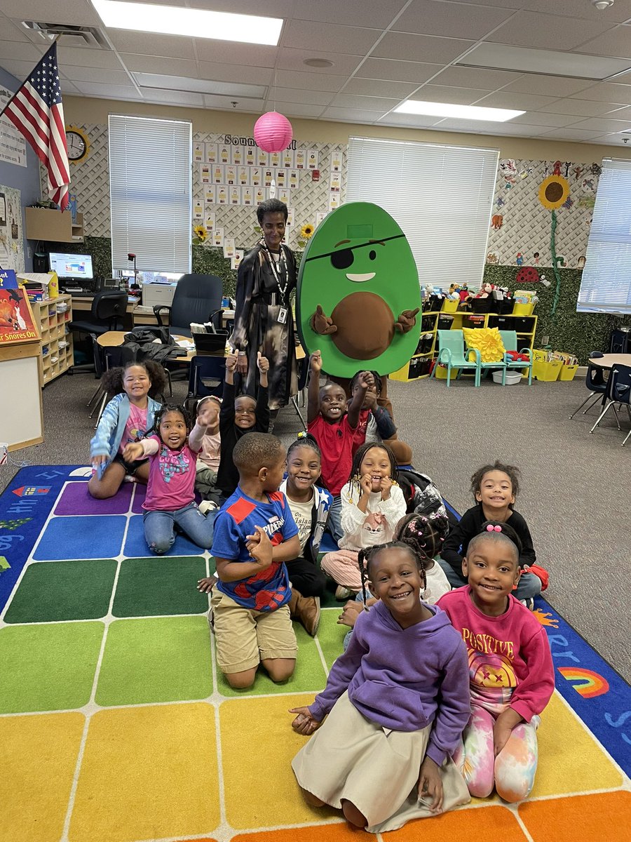 CatalinaES_OCPS's tweet photo. Our  Colts were excited to welcome Captain Jack, one of our Successmaker characters to campus!  Catalina was one of the top OCPS schools for SM- go Colts! ✨🥑 @SavvasLearning https://t.co/pDr7iJ8Y0b