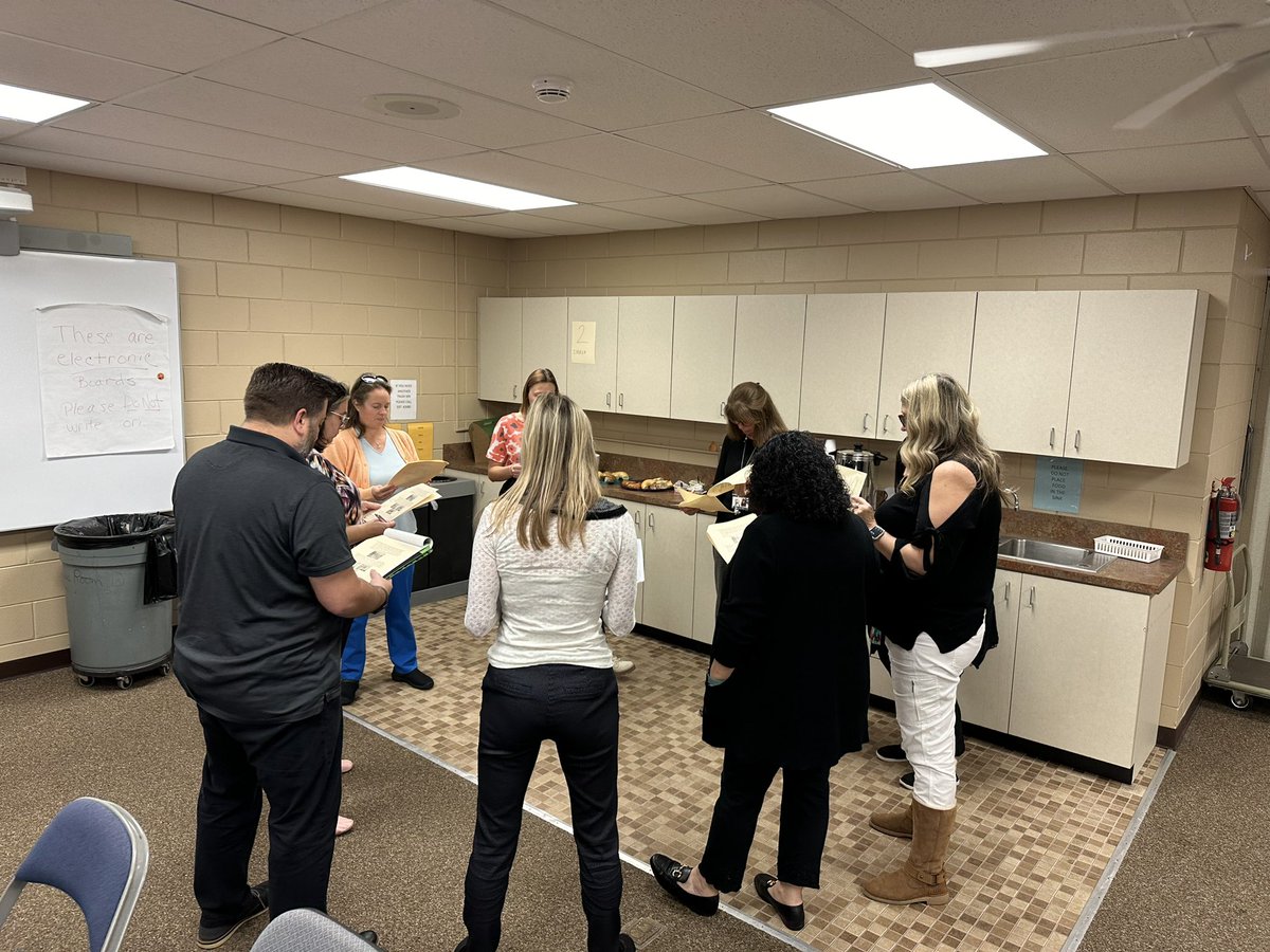 SarahKSvendsen's tweet image. #PascoMath coaches engage in meaningful discussions around strategies for tiered instruction from our B1G-M and the Core Actions…building deep knowledge around instructional practices! @leadlearnpasco