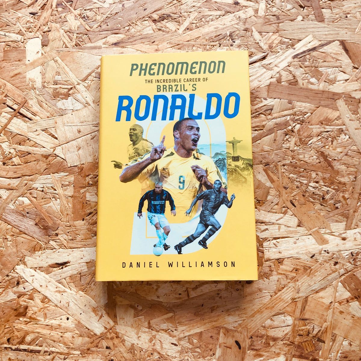 StanchionBooks's tweet photo. 𝐑𝐄𝐒𝐓𝐎𝐂𝐊 | PHENOMENON by @winkveron

🇧🇷  The rip-roaring story of Brazilian legend Ronaldo, examining the incredible career and life of the greatest number nine in football history. 

🛒 https://t.co/jyAfalEGeV https://t.co/5oIu5R8Qfo
