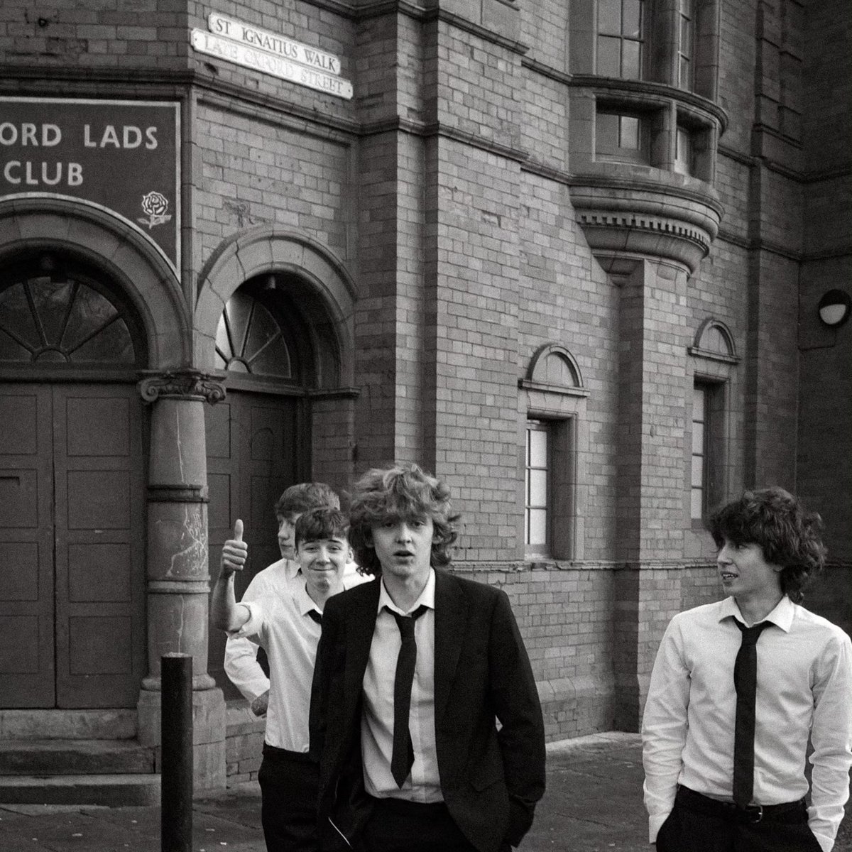 Yesterday's Curveball: MC5, Young Fathers, Bowie, Mr Ben &amp; The Bens, Ween, Orgone, The Punchies, Everything Everything, Pixies, Chameleons, Buzzcocks, Pagodas, Can, Van Morrison, Ali Farka Toure, The Beatles, Florentenes, John Bramwell, V2, The Clash... mixcloud.com/radiom29/curve…
