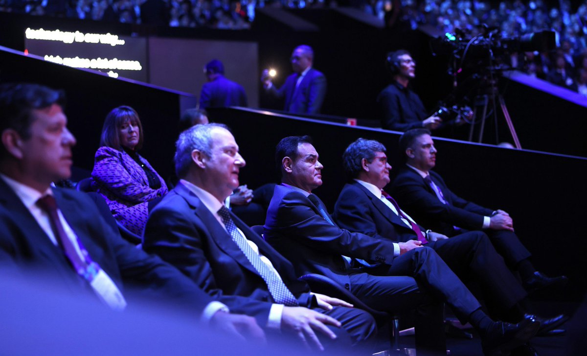 GobiernoANR's tweet photo. 🇵🇾 #Paraguay marca presencia en evento de tecnología móvil en 🇪🇸
El presidente @SantiPenap participó de la primera ponencia del Mobile World Congress Barcelona 2024 #MWCB al que asistió junto con el rey Felipe de Borbón, y su homólogo @sanchezcastejon https://t.co/SvN2nnPP8P
