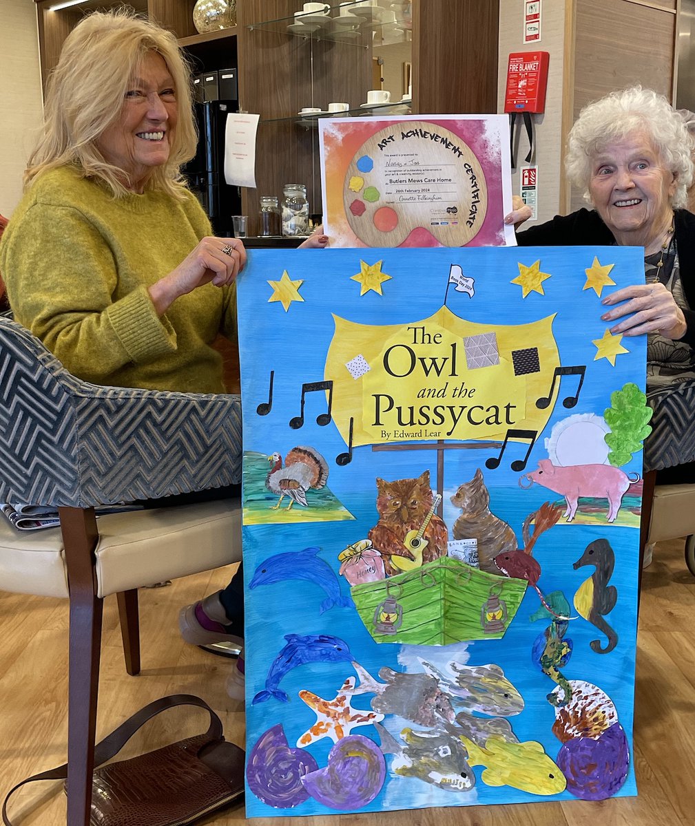 Talented arty group of residents & their relatives at @AveryHealthcare #ButlersMews #CareHome #Rugby had a fun afternoon painting all the elements of this amazing @creativemojo 'The Owl & the Pussycat' themed masterpiece after reading Edward Lear's great poem🥰 #worldbookday2024