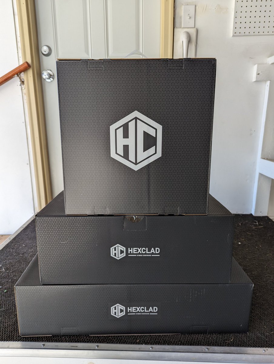 Super excited!!! The HexClad cooking ware came in!! We are going to experiment with some food.