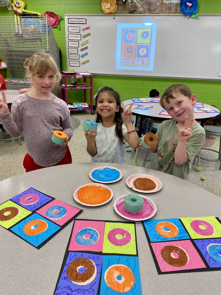 Kinders printed their donuts with a pool noodle. Look at those overlapping prints and patterns! Next week we will add our sprinkles!📸✌🏼🍩#PCProud #elementaryart #kindergartenrocks @PCPioneers @olatheschools