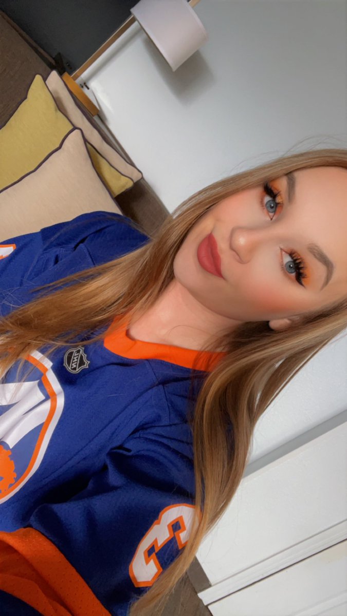 ohnicoleeee's tweet photo. LETSGOISLANDERS. #isles 
peep ol’ coda bear https://t.co/rQgAIc0Mix