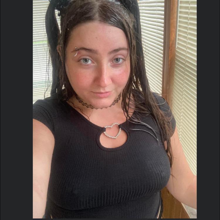 MonneiJade's tweet photo. When you think of me I hope that it’s nothing but love 💜🥰🖤😈 #pigtails #tightshirt #wettshirt #mediaaccount #ContentCreator #nicenops https://t.co/ykpEVQioP7