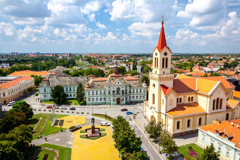 nikicaga's tweet photo. 497 year old city in Serbia still serves water the old fashioned way https://t.co/0UOGJvBvJa