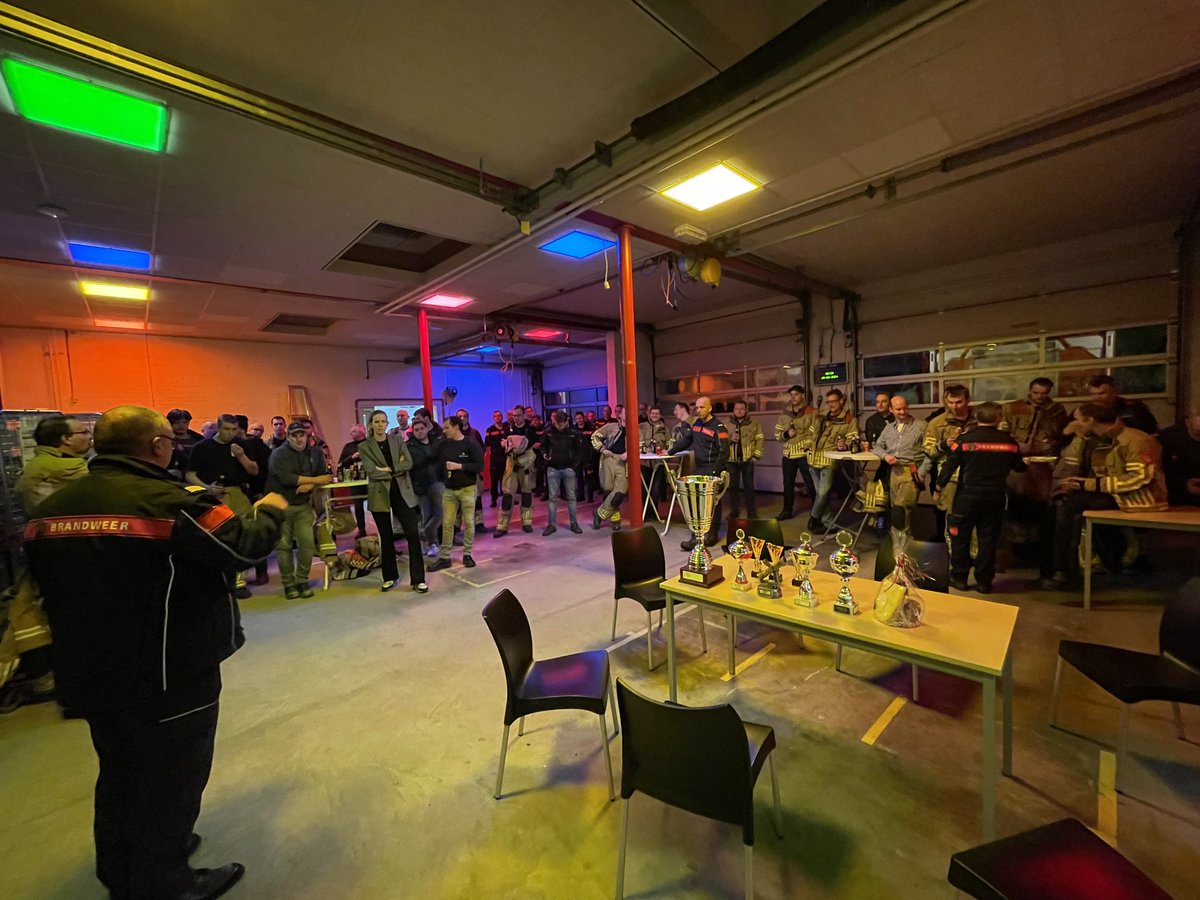 Vanavond prijsuitreiking onderlinge wedstrijden brandweerkorpsen Werkhoven,  Cothen/Langbroek en Leersum. Einduitslag 1 korps Cothen/Langbroek  2 korps Werkhoven 3 korps Leersum. 
Ook prijzen voor beste  bevelvoerder, aanvalsploeg, waterploeg en beste pompbediener. <a href="/vrutrecht/">Veiligheidsregio Utrecht</a>