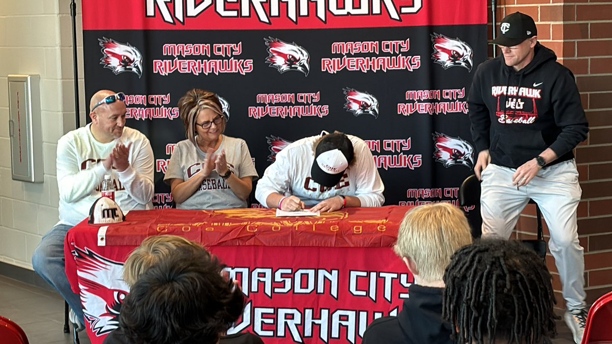 Brayden Baker is going to be continuing his career playing baseball at the next level. Today, he signed with Coe College. Congrats Baker and good luck at the next level. #WingsUp