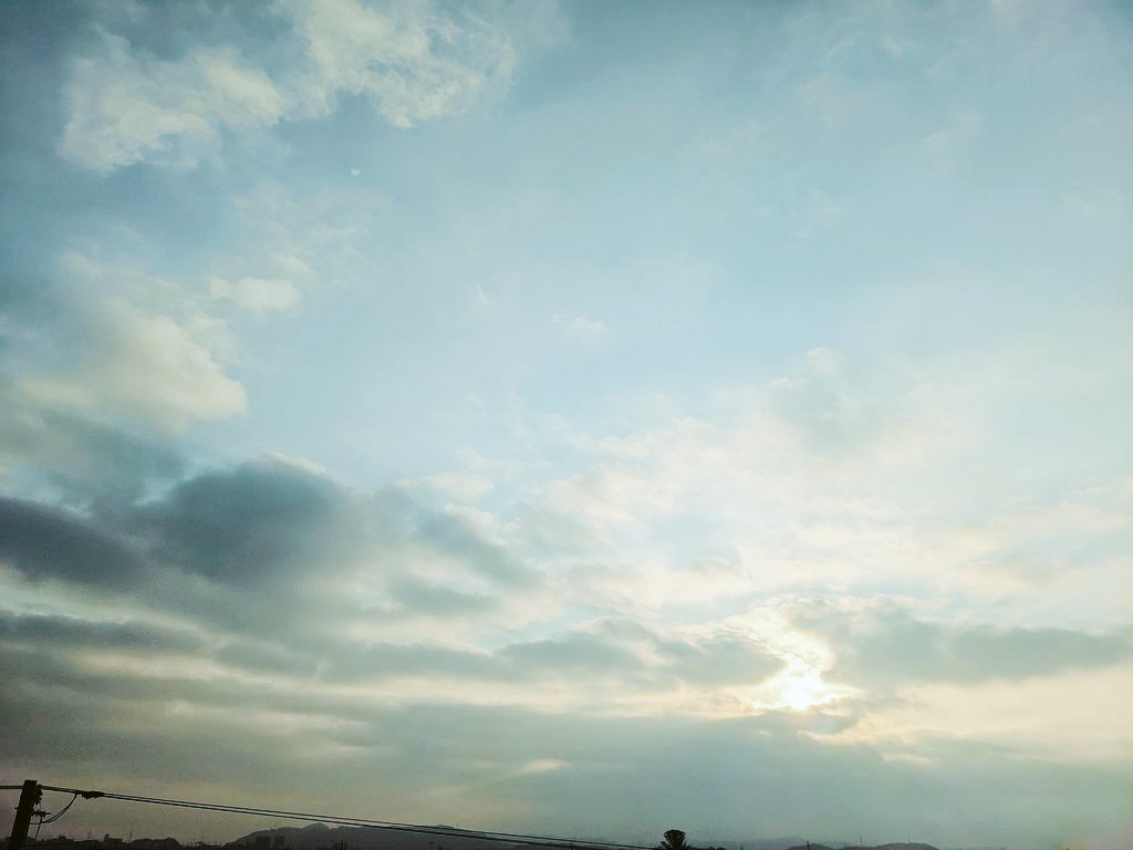 HAPPY_IDEA_ONO's tweet photo. 何も起きない
ただ淡々と過ぎる
ごく普通の
平穏な毎日⭐

何かを手に入れる
必要もなく

自分が何かに
成る必要もなく

ただいつも通り
大好きな人と
笑いながら

楽しく
暮らせることが
一番大切な幸せ🍀 https://t.co/O7fwnU4Ude
