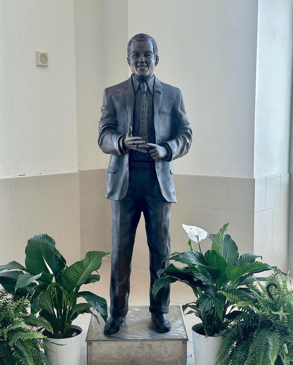 We are excited to unveil a new statue honoring Dr. Norman C. Francis, who steered #XULA as president for nearly half a century, in celebration of #BlackHistoryMonth this past Saturday!

The ceremony honored his legacy, commitment to civil rights &amp; education, and his work at XULA.