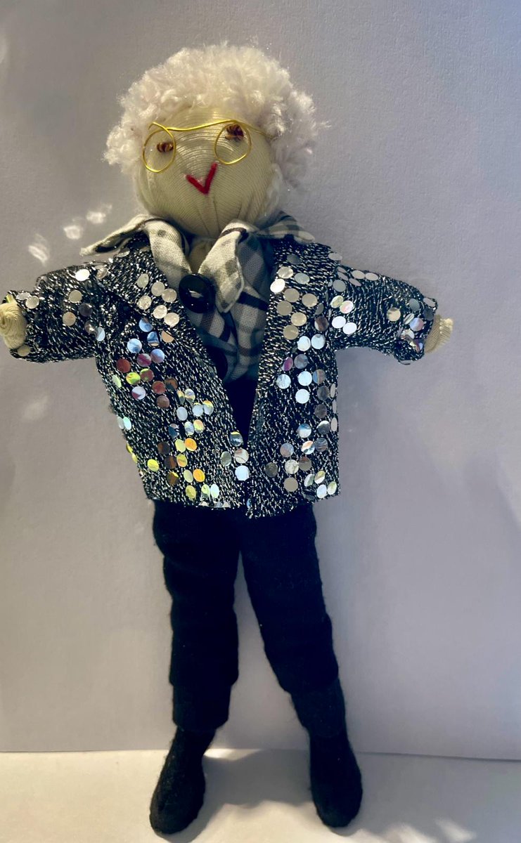 Seguimos elaborando nuestras SindisRebels; mujeres que han marcado el camino de los diversos feminismos.
Os presentamos a MARISA FERNANDEZ GÁLVEZ, abogada feminista y compañera de lucha.
Abogada feminista en ejercicio desde 1985, especializada en derechos de las mujeres,
🧵🪡👇