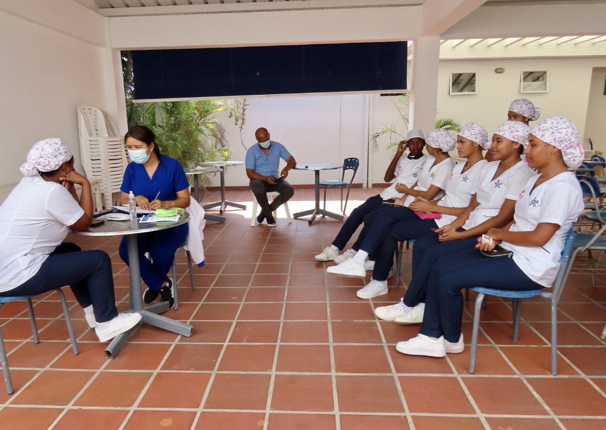 FunSerenadelMar's tweet photo. El día de hoy, los aprendices de la Técnica Auxiliar de Enfermería 🧑🏻‍⚕️👩🏽‍⚕️recibieron una dosis del esquema de vacunación requerido para continuar su proceso de formación con el SENA @SENAComunica.  💉🏥 https://t.co/xppcEHVSUi