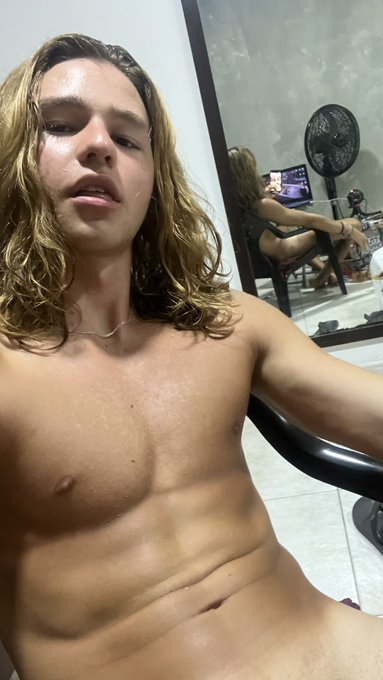 Rt if you want to be here with me https://t.co/RWQpqb9jHa