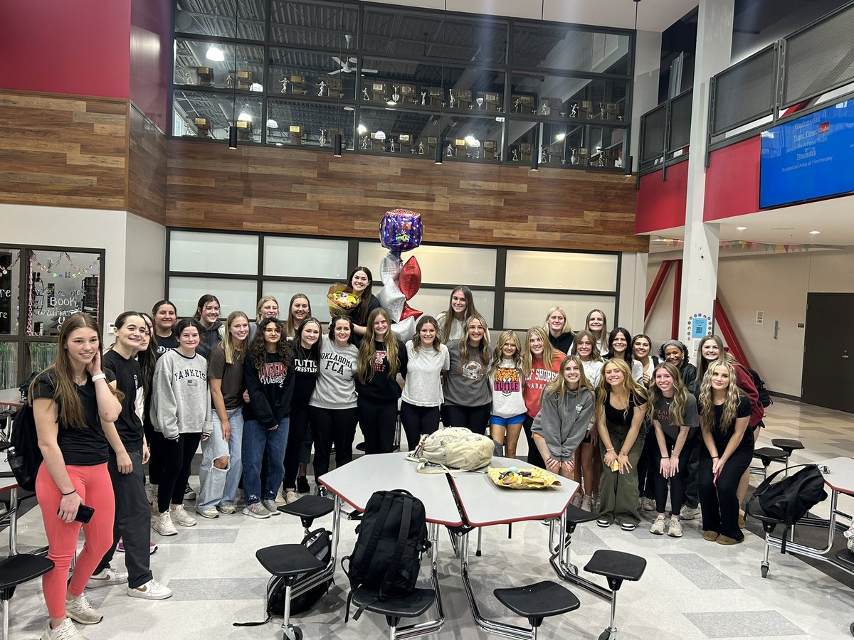 🗣️ Shoutout to Kristen Finn!! 
Kristen was selected by the OKC Dodgers organization as the February Women’s Coach of the Month!!  She received flowers, balloons, Kendra Scott jewelry, and tickets to an OKC Dodger game this summer where she will be recognized!! #GreatDayToBeATiger