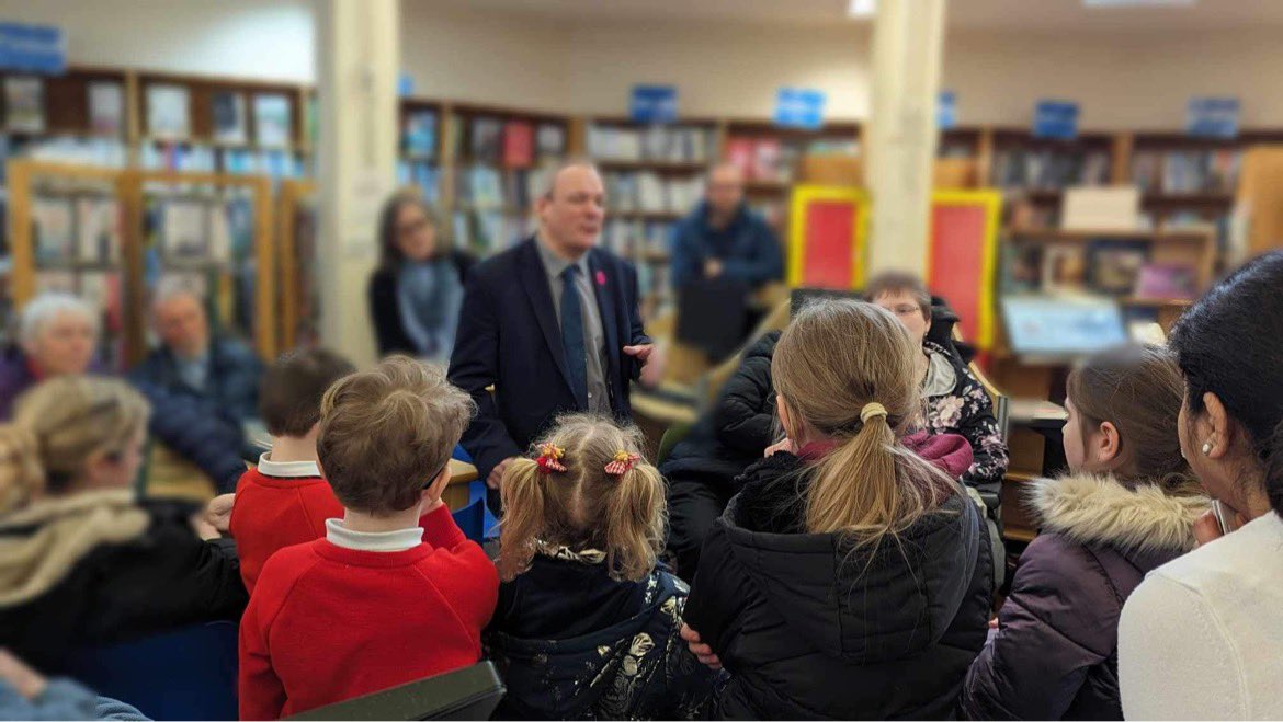 Councillor @AndyStranack explaining to children why he is proposing to close their much loved library @CILIPinfo @CPhilpOfficial @CroydonLibs #bradmoregreenlibrary @OCRACoulsdon @InsideCroydon