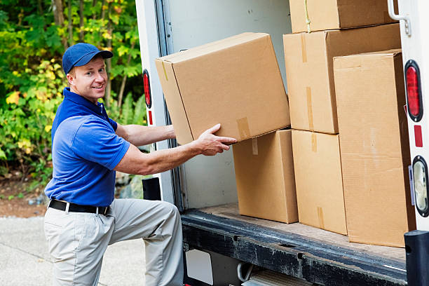 helping_st's tweet image. Always remember to pack an essentials box with everything you'll need immediately after moving, like toiletries and bed linen. #MovingAdvice #EssentialsBox