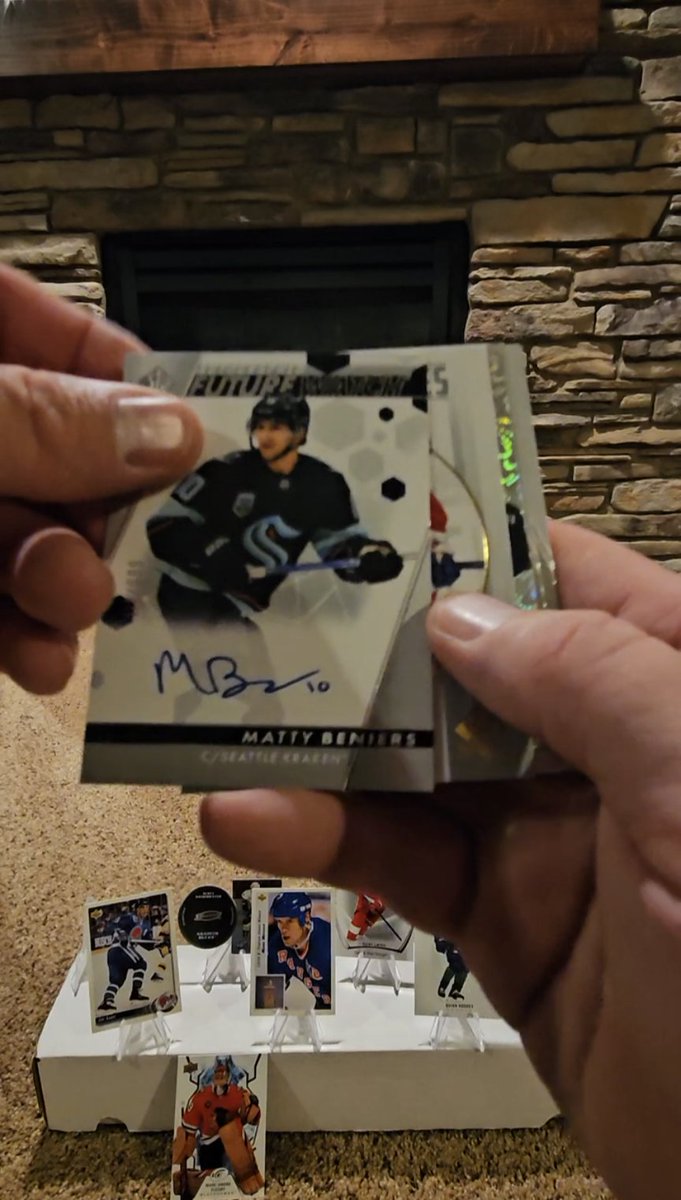 Check out this BANGER FWA pull from the February Hockey All-Star Hit Box by MN Farm Ripper over on YouTube! youtu.be/7WDQrwX--NY?si… #futurewatchauto #spauthentic #mattybeniers #hockey #nhl #hockeycards #sportscards