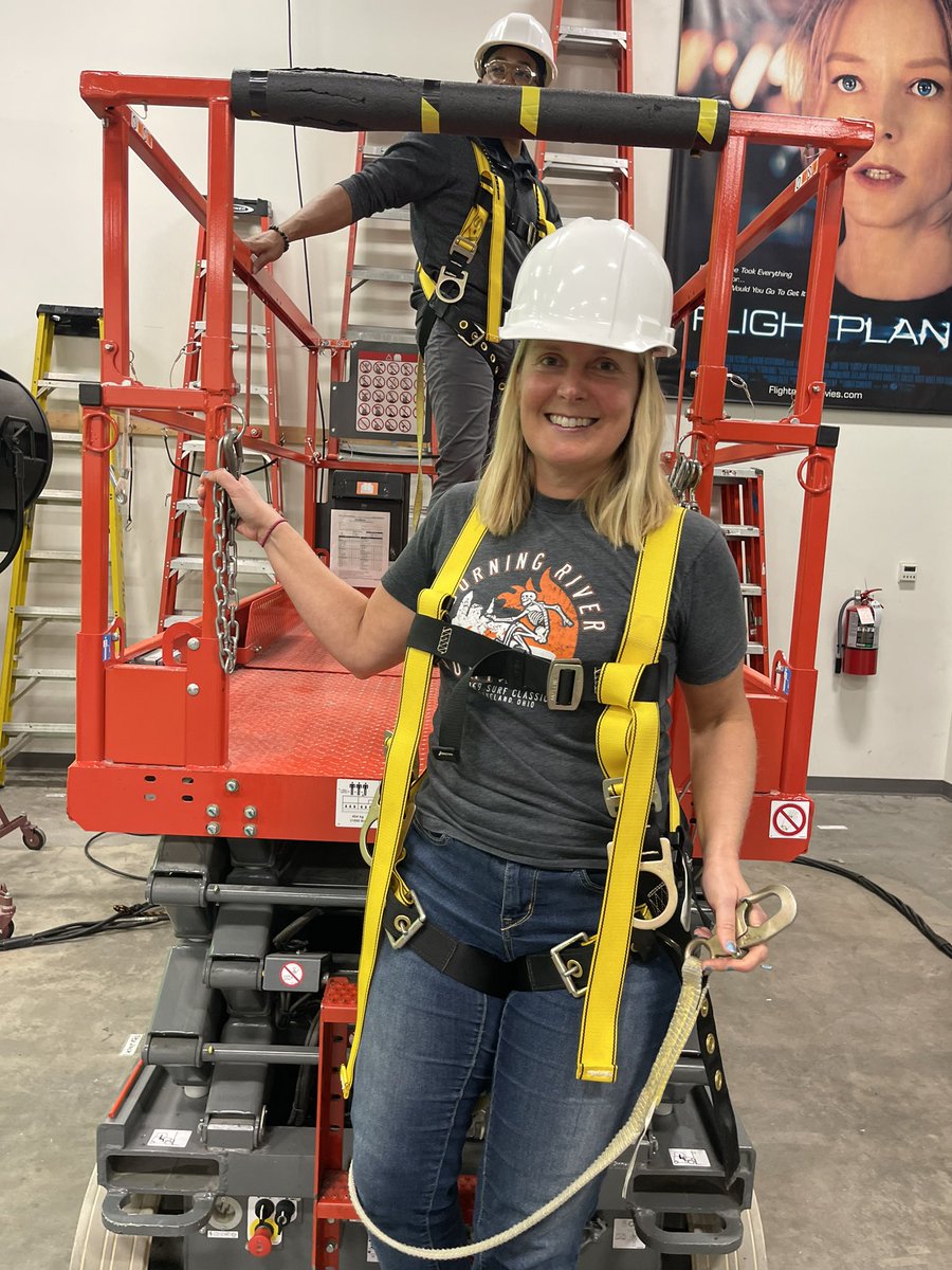 larrydennisii's tweet image. Hard Hat kinda day 

It’s Safety first as Tim and @theronhamiltonll give us a lesson in using the skyjack and ways to hang lights and keep everyone safe on set.
.
.
.
#sobfuttc #tridenttech #collegelife #setlife #filmcrew #skyjack #hardhat #hardhatlife👷#filmschool