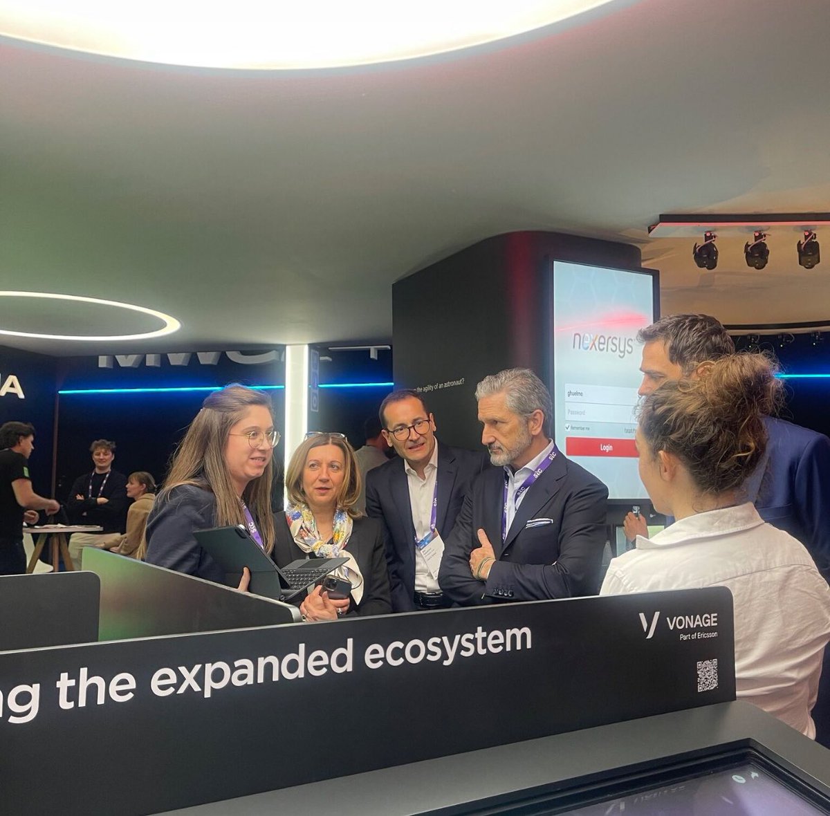 Mike took part in a keynote panel about the 'game-changing' implications of #AI for the telco sector. He visited the @GSMA booth, where we're showcasing 'Explorer WiFi' - which enables people to get fixed broadband on the move - in partnership with @CableLabs and @VodafoneZiggo.