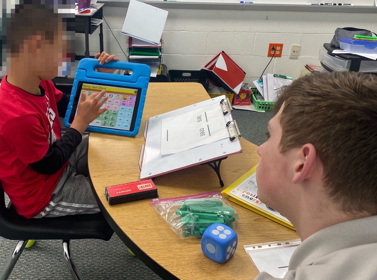 teachwtechbrox's tweet image. When you have a visitor who isn’t familiar with an #AAC device before, the student becomes the teacher #spedchat
